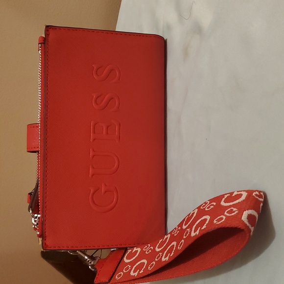 Guess Red Faux Leather wristlet..nwt - Picture 1 of 4